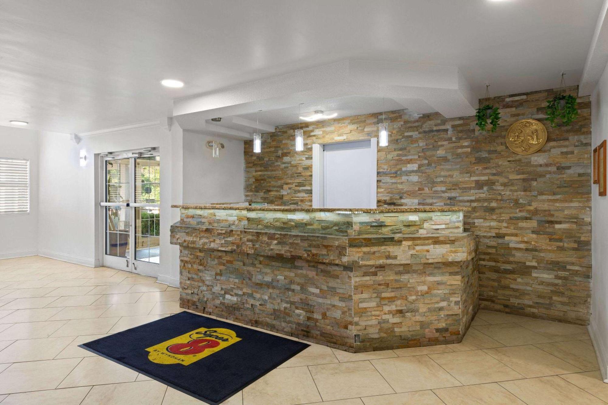 Super 8 By Wyndham Harbison/Parkridge Hospital Hotel Columbia Exterior photo